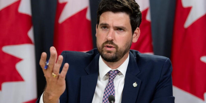 وزير الهجرة واللاجئين الكندي